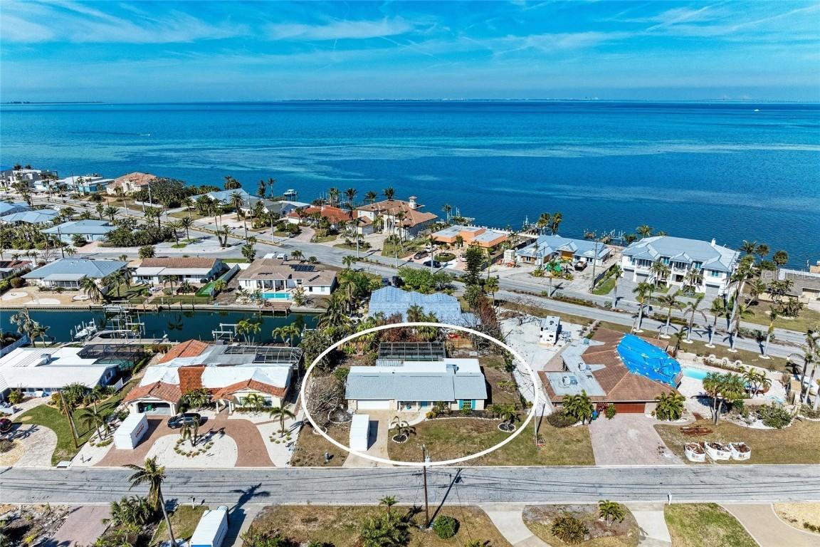 609 Foxworth Ln., Holmes Beach, FL 34217