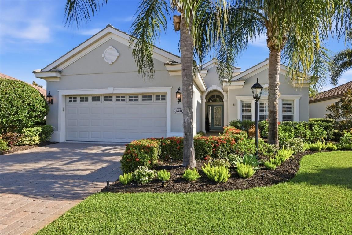 7841 Valderrama Way, Lakewood Ranch, FL 34202