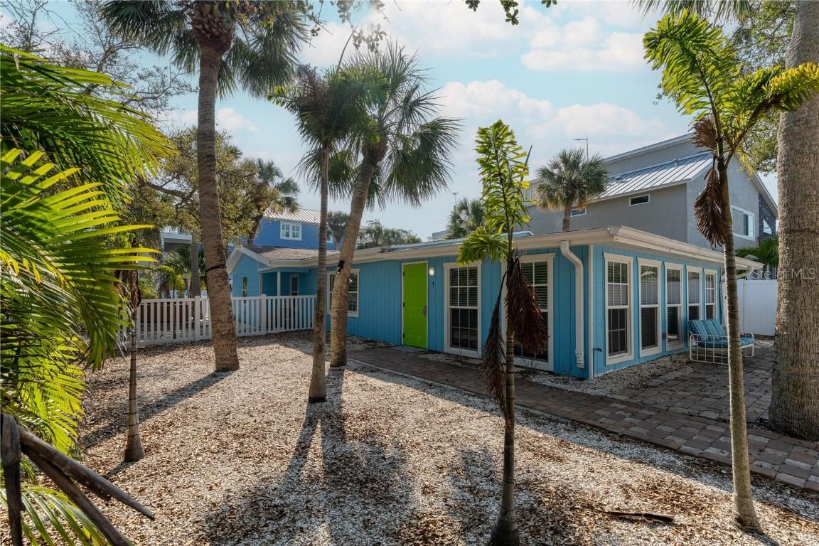 604 Avenida De Mayo, Sarasota, FL 34242