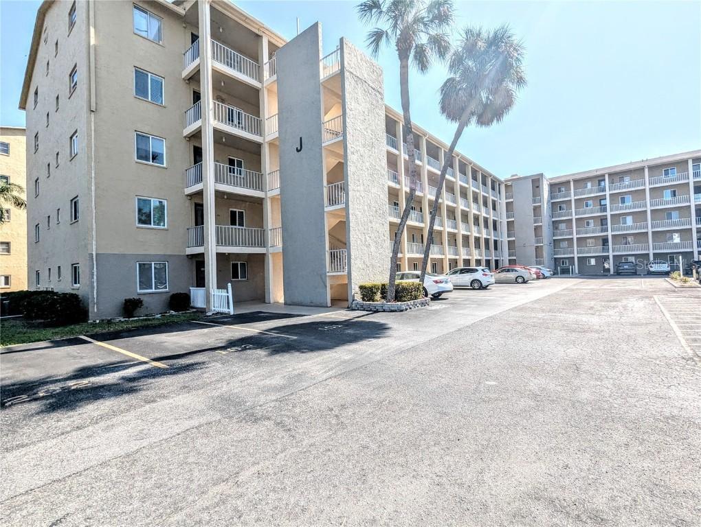 3559 Lake Bayshore Dr. #J-204, Bradenton, FL 34205