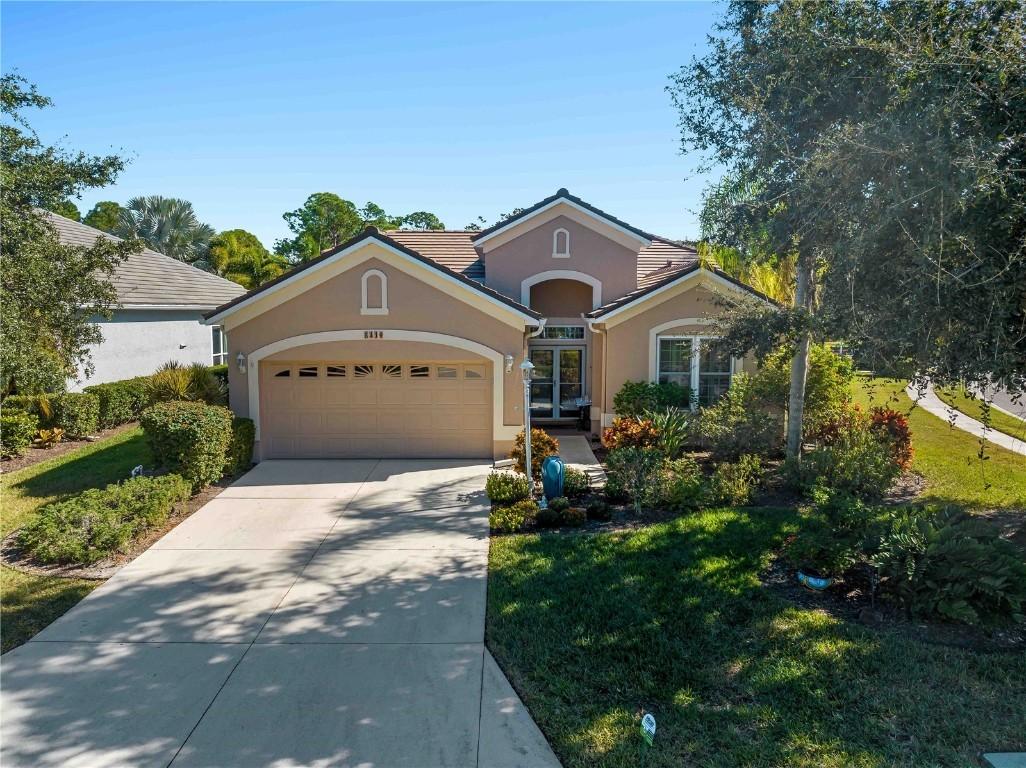 8419 Whispering Woods Ct., Lakewood Ranch, FL 34202