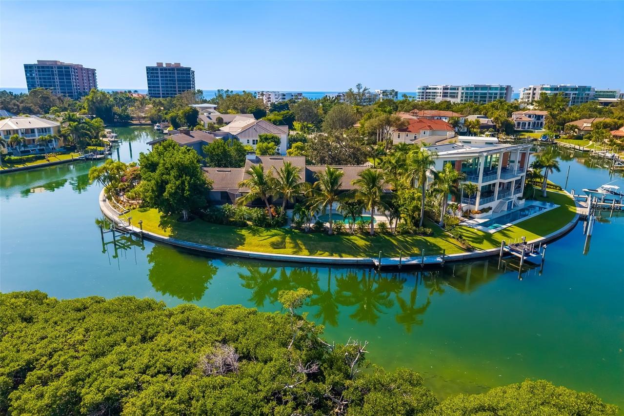 560 Harbor Cove Cir., Longboat Key, FL 34228
