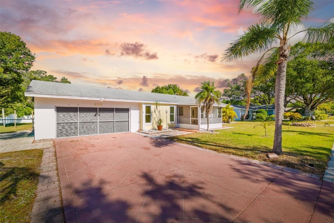 803 Plum Tree Ln., Sarasota, FL 34243