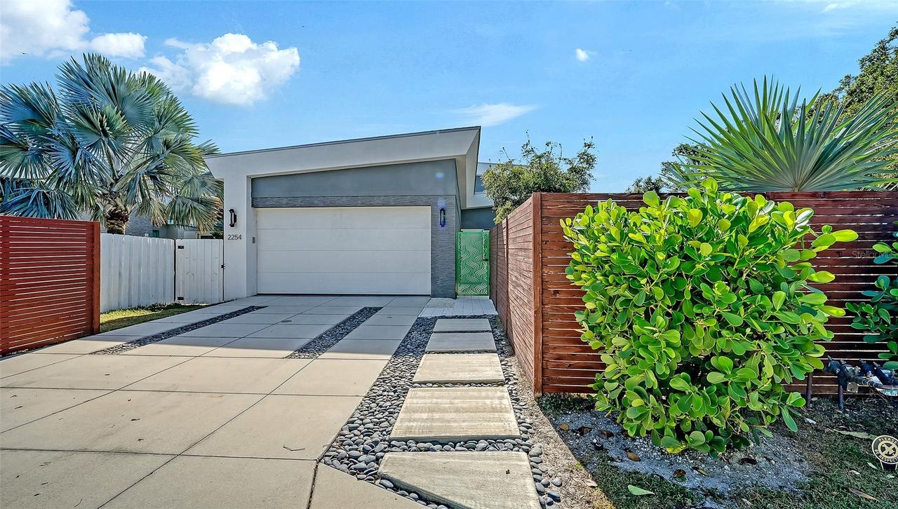 2254 Hawthorne St., Sarasota, FL 34239