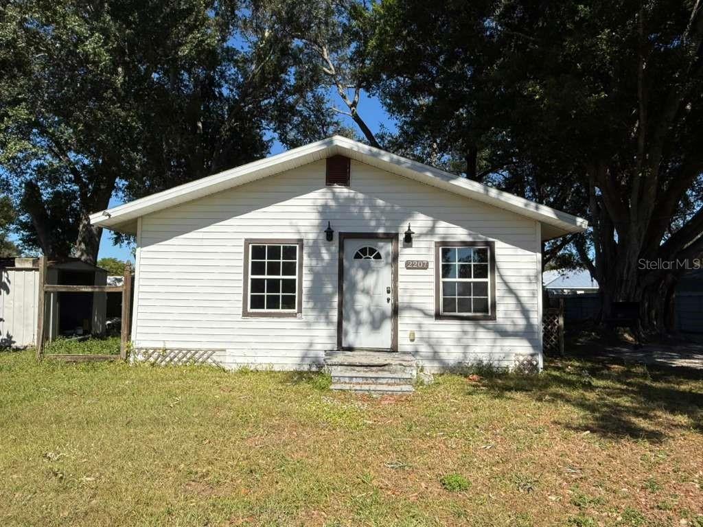 2207 38th Ave., Bradenton, FL 34208