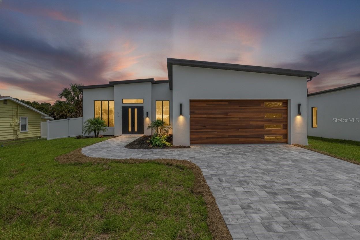 2069 Hibiscus St., Sarasota, FL 34239
