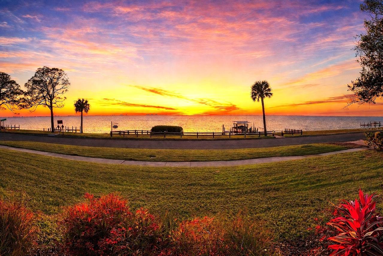 7927 Longbay Blvd., Sarasota, FL 34243