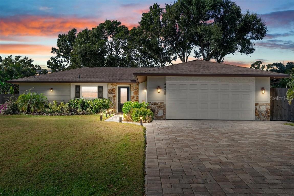 4428 Meadow Creek Cir., Sarasota, FL 34233