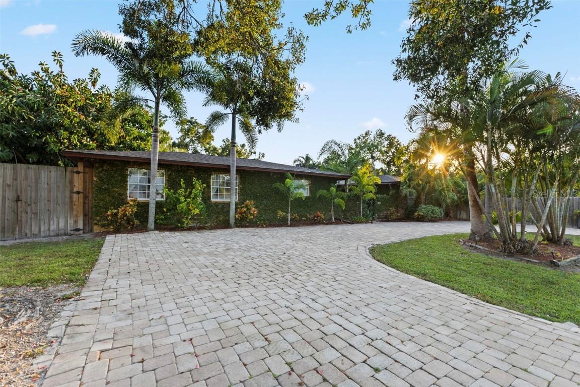 4301 S Lockwood Ridge Rd., Sarasota, FL 34231