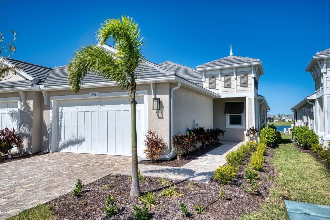 251 Okeeffe Cir., Bradenton, FL 34212