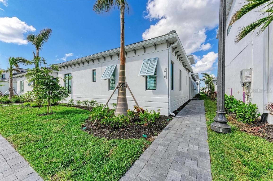 5910 Red Mangrove Ln., Bradenton, FL 34210