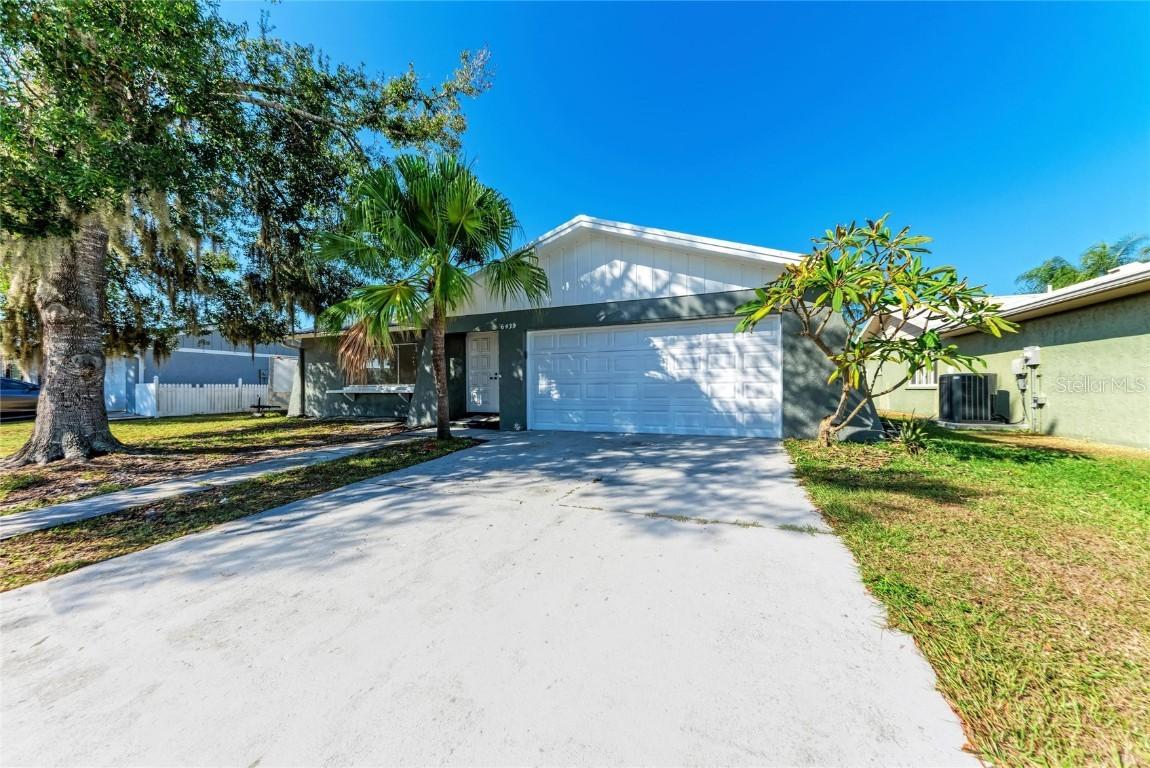 6439 Friendship Dr., Sarasota, FL 34241