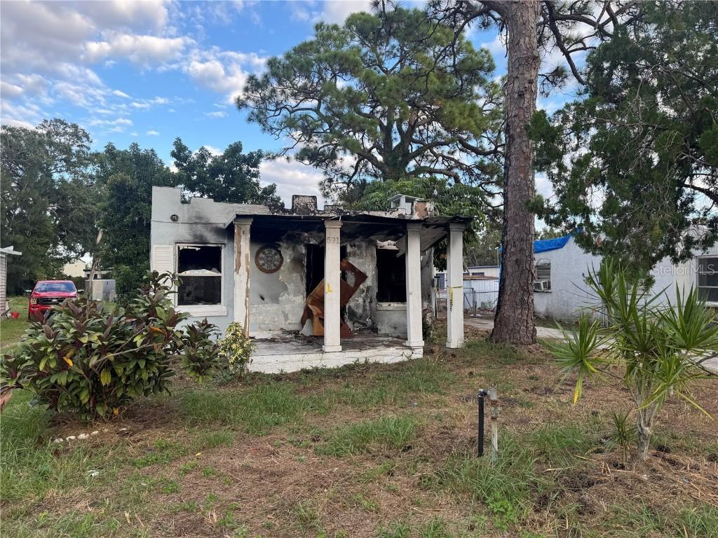 521 23rd St., Bradenton, FL 34208