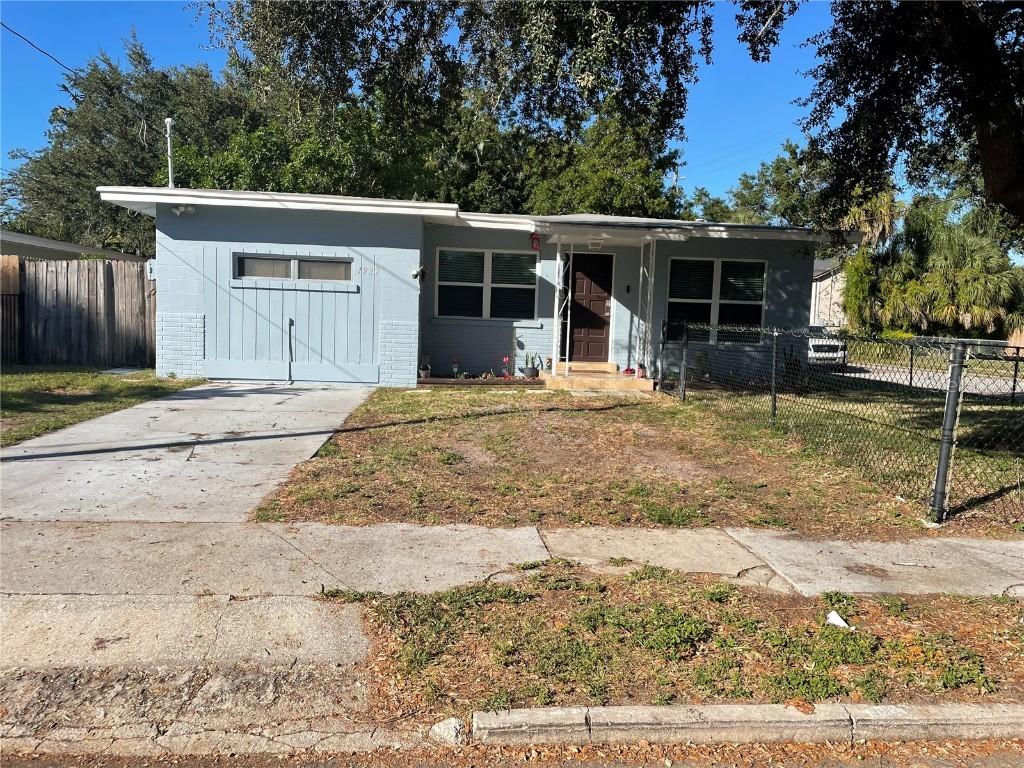1929 3rd Ave., Bradenton, FL 34208
