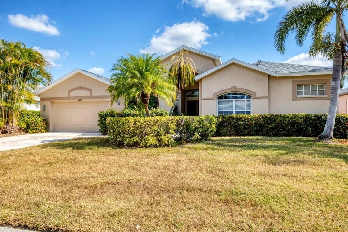 7437 Featherstone Blvd., Sarasota, FL 34238
