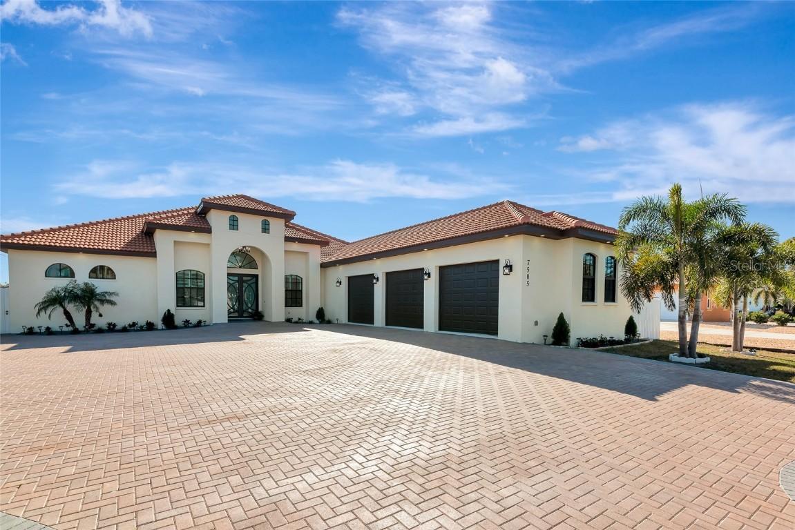 7505 27th Ave., Bradenton, FL 34209