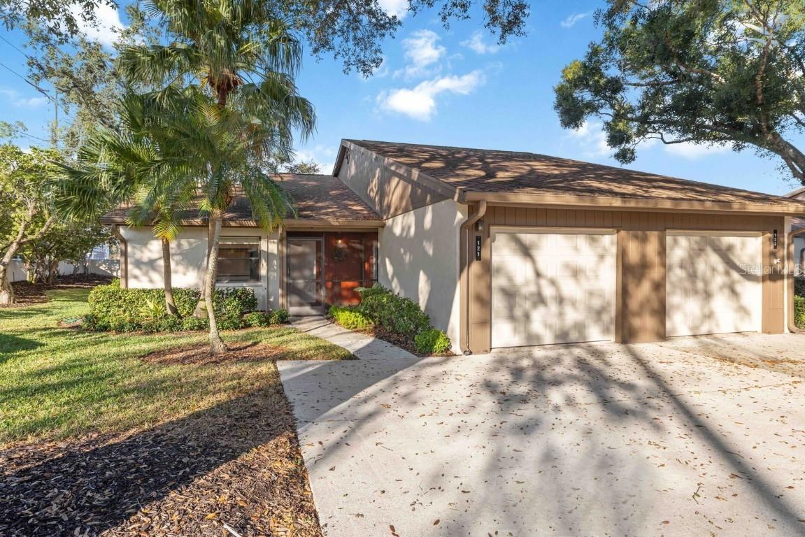 121 Oak Hill Dr. #1, Sarasota, FL 34232
