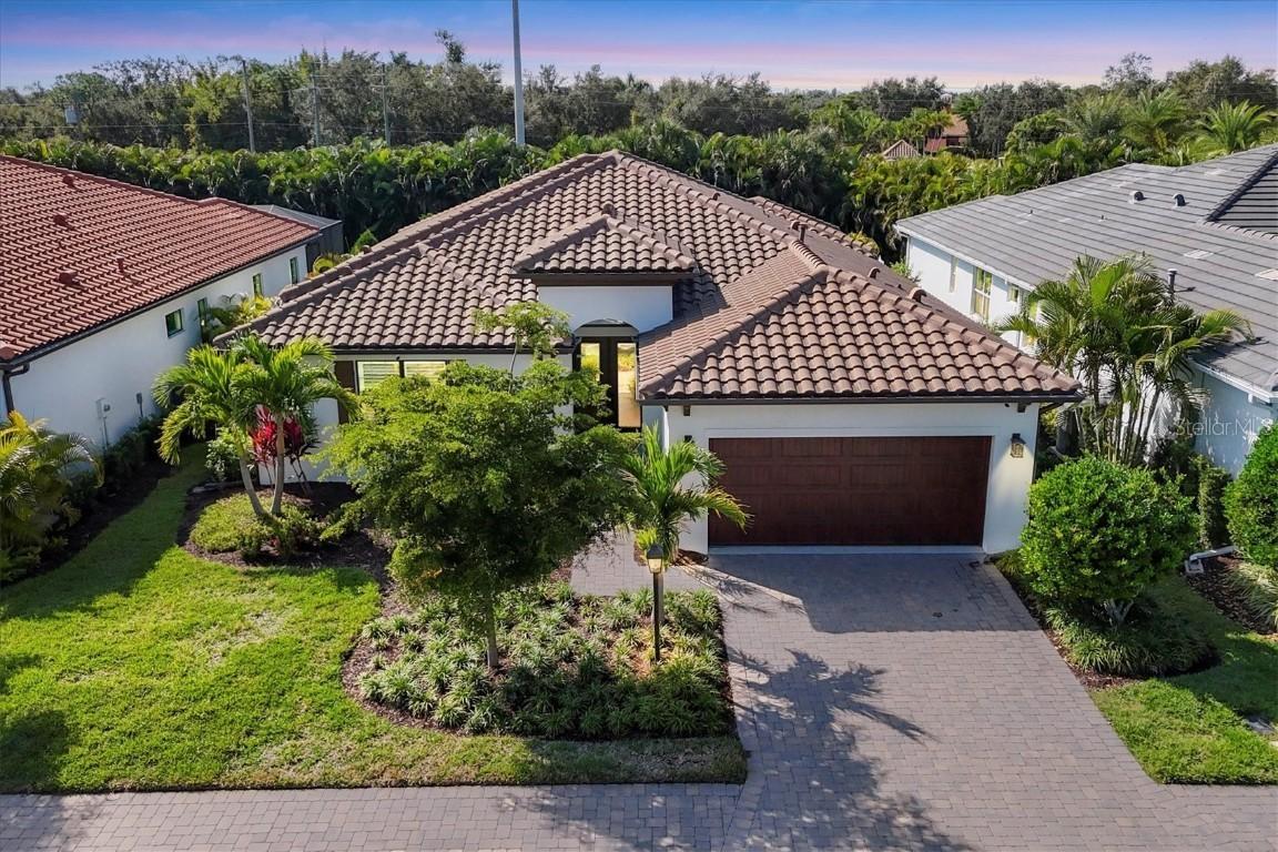 8020 Clearwater Ct., Sarasota, FL 34241