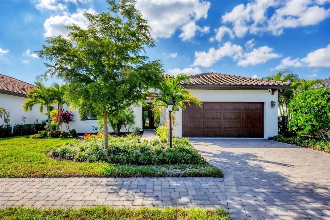 8020 Clearwater Ct., Sarasota, FL 34241