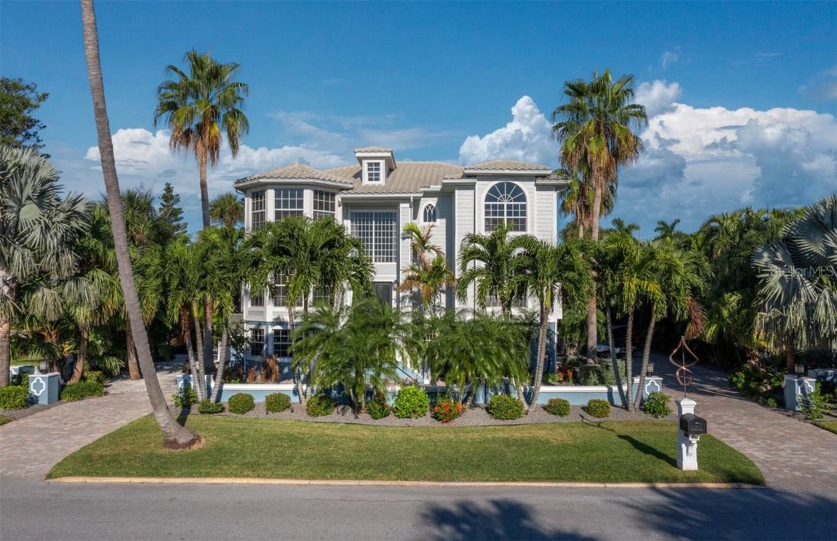 651 Broadway St., Longboat Key, FL 34228