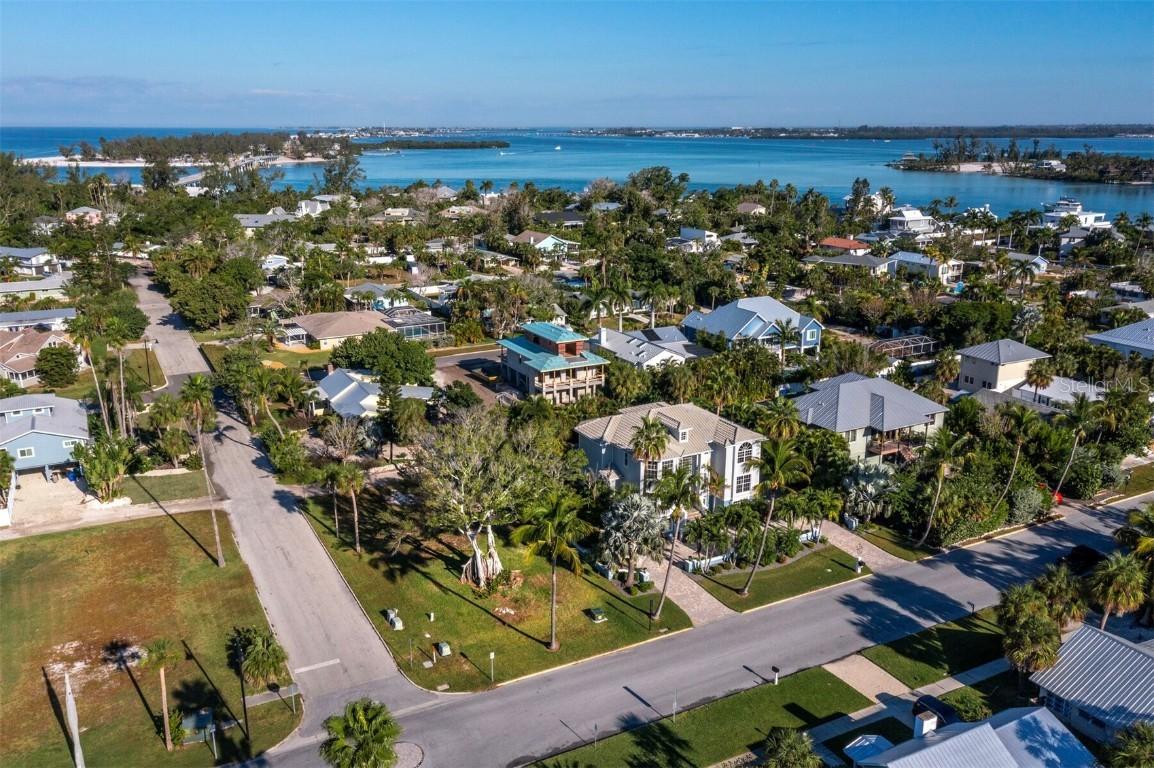 641 Broadway St., Longboat Key, FL 34228
