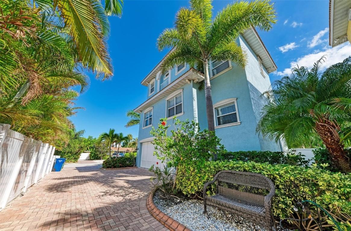 201 57th St., Holmes Beach, FL 34217