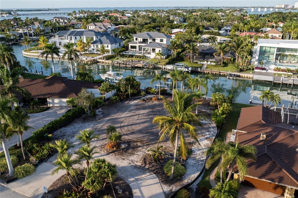 526 N Spoonbill Dr., Sarasota, FL 34236