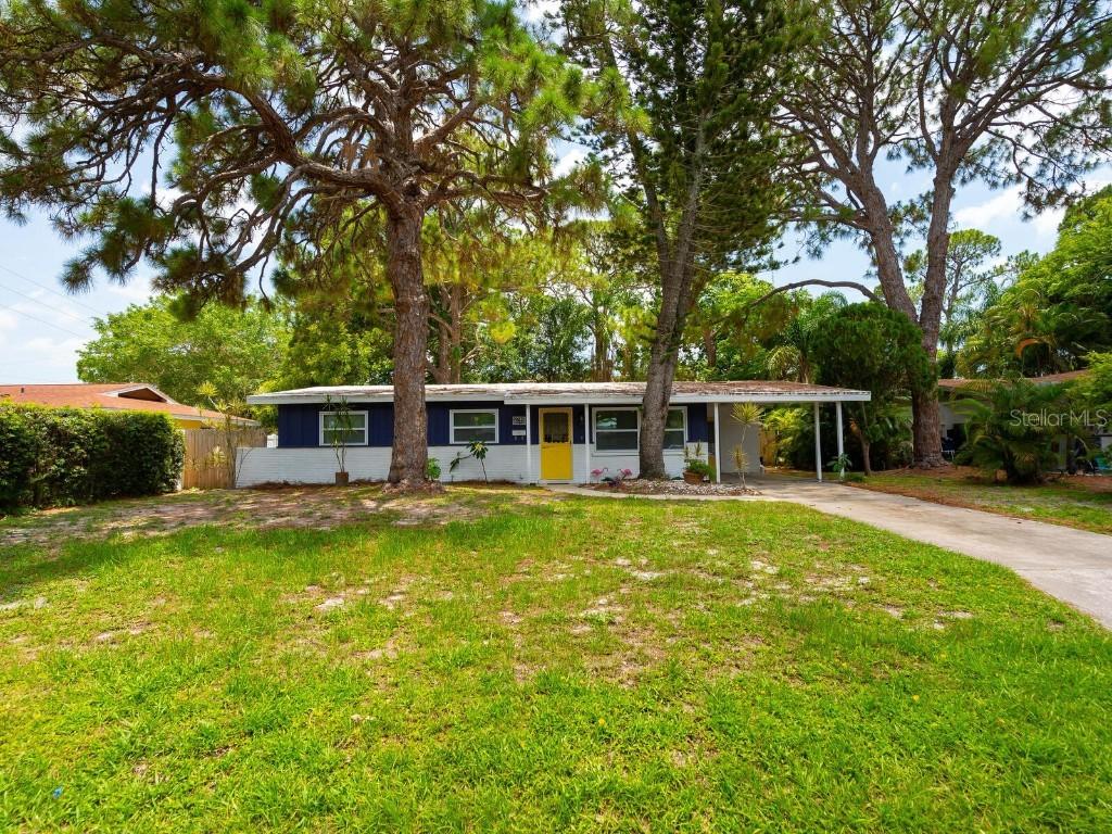 2740 Bruce Ln., Sarasota, FL 34237