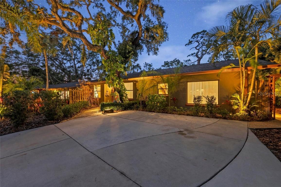 941 Virginia Dr., Sarasota, FL 34234