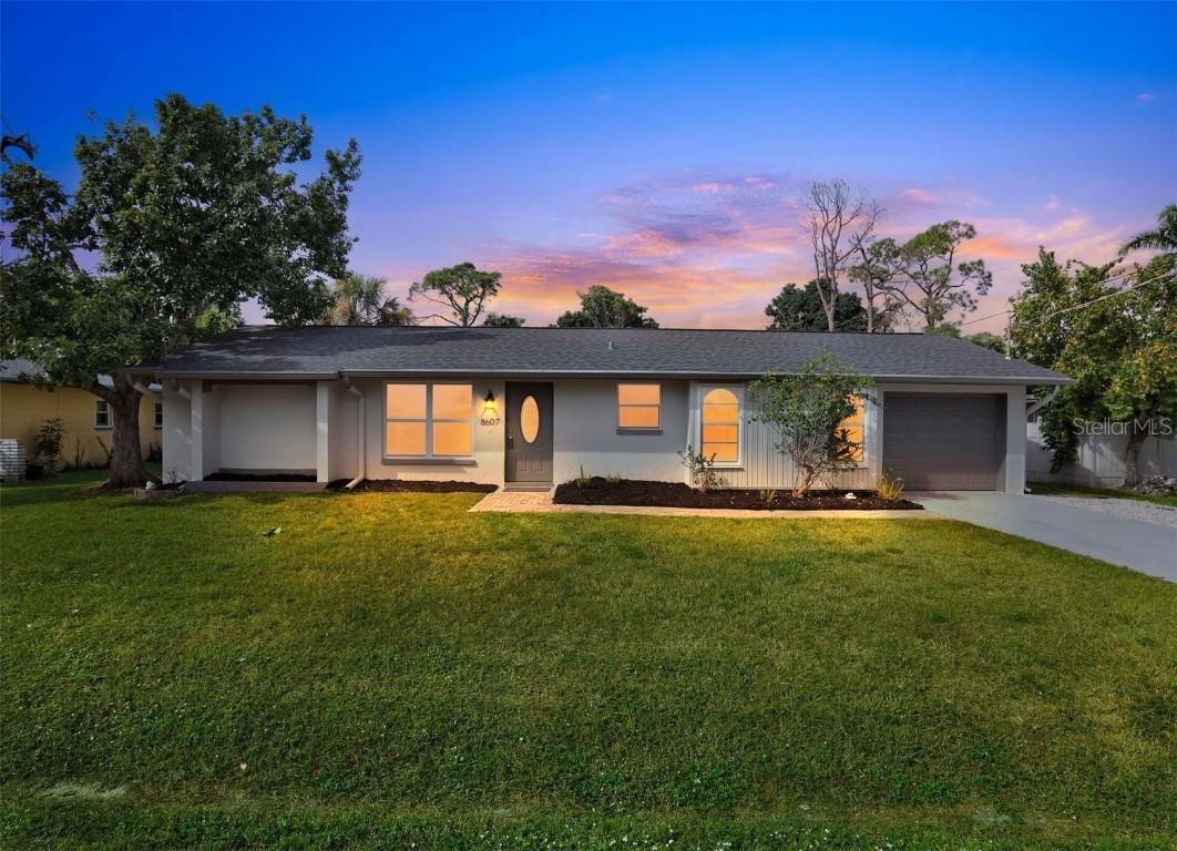 8607 Chatham St., Fort Myers, FL 33907