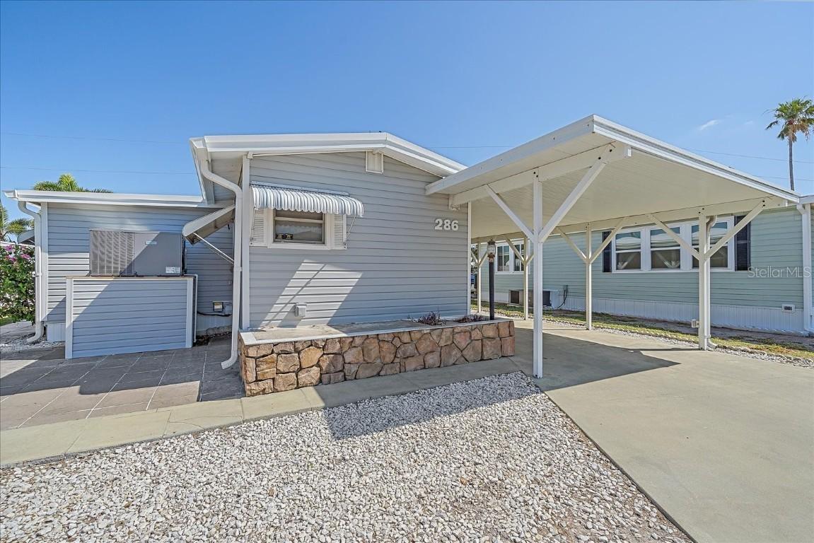 286 Nassau Dr., Palmetto, FL 34221