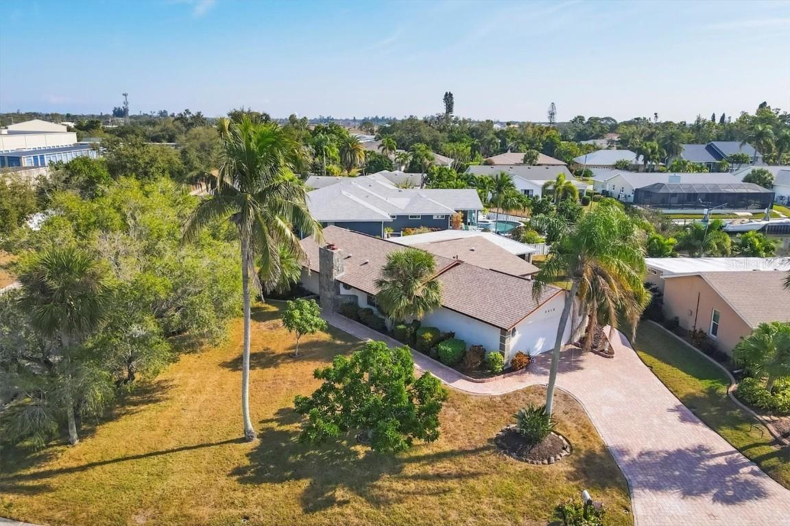 4419 Mangrove Point Rd., Bradenton, FL 34210