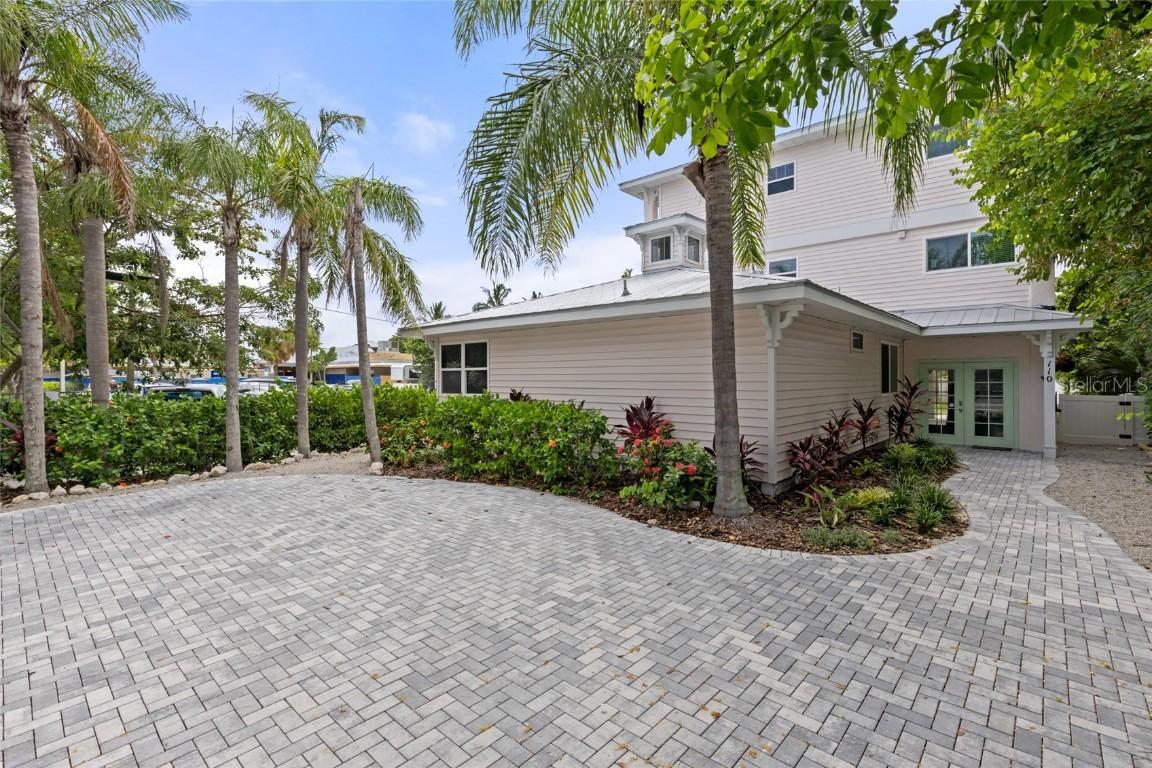 110 Spring Ave., Anna Maria, FL 34216