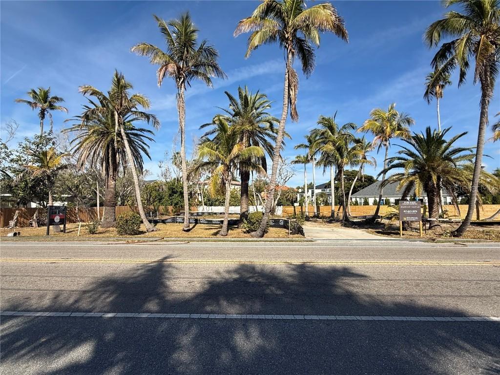 831 Siesta Dr., Sarasota, FL 34242