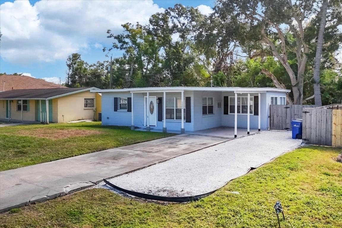 3224 Williamsburg St., Sarasota, FL 34231