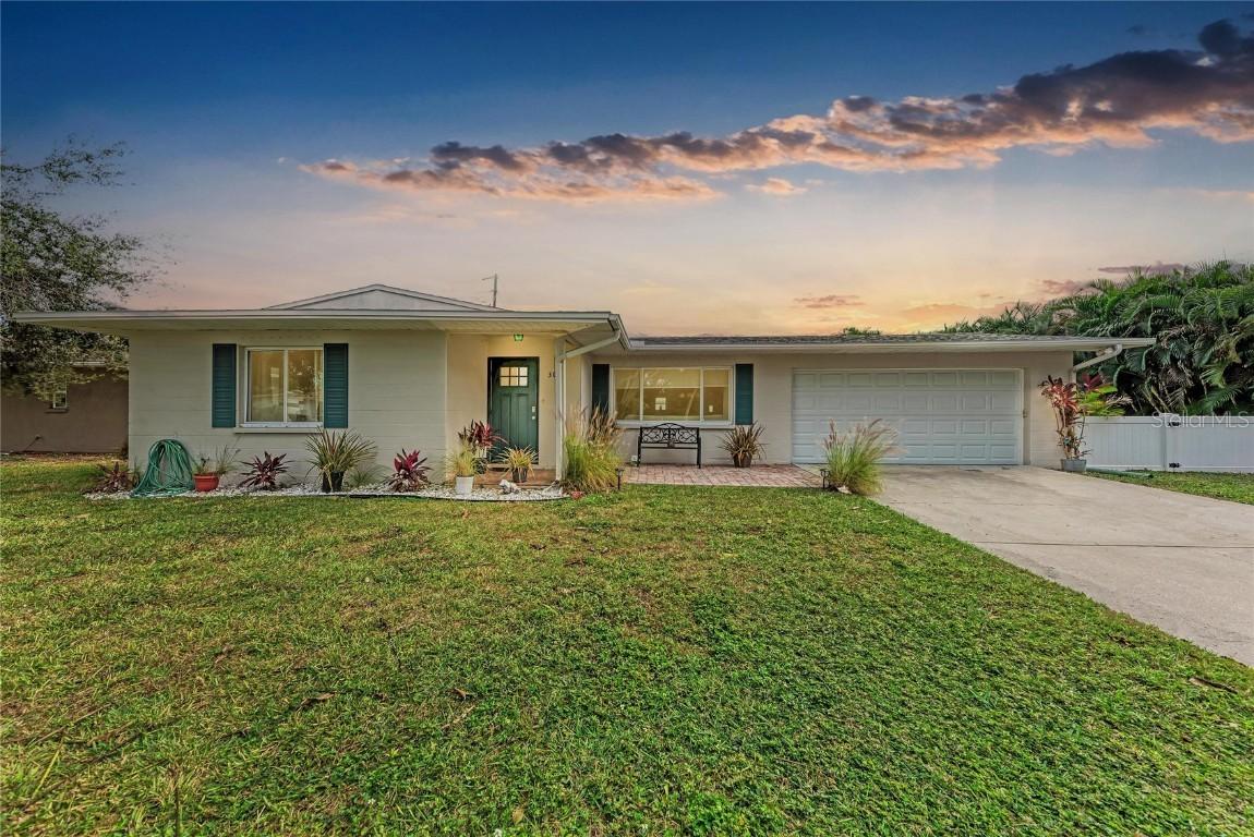 3013 Yarmouth Dr., Bradenton, FL 34205