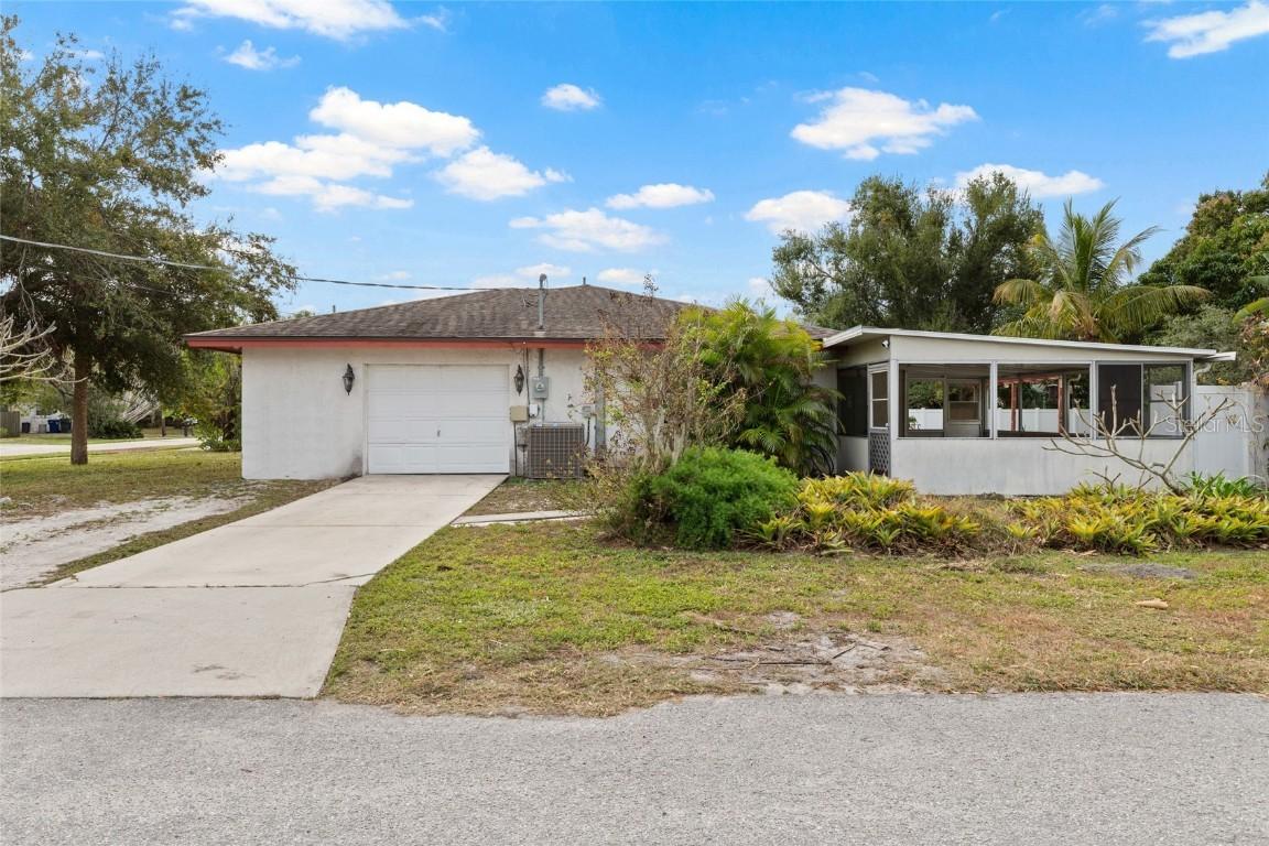 120 43rd St., Bradenton, FL 34209