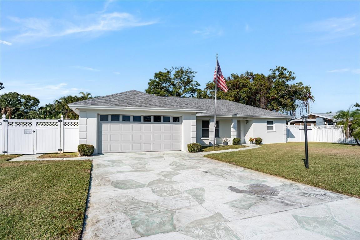 319 Mendez Dr., Sarasota, FL 34243