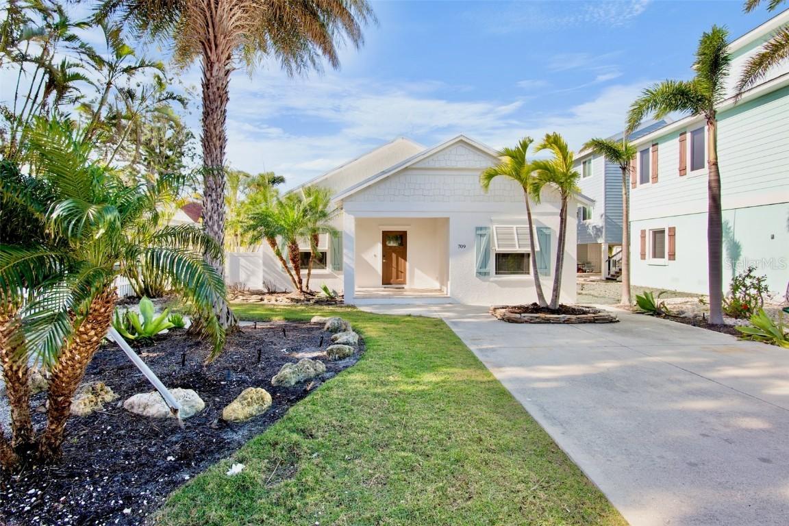 709 Fern St., Anna Maria, FL 34216