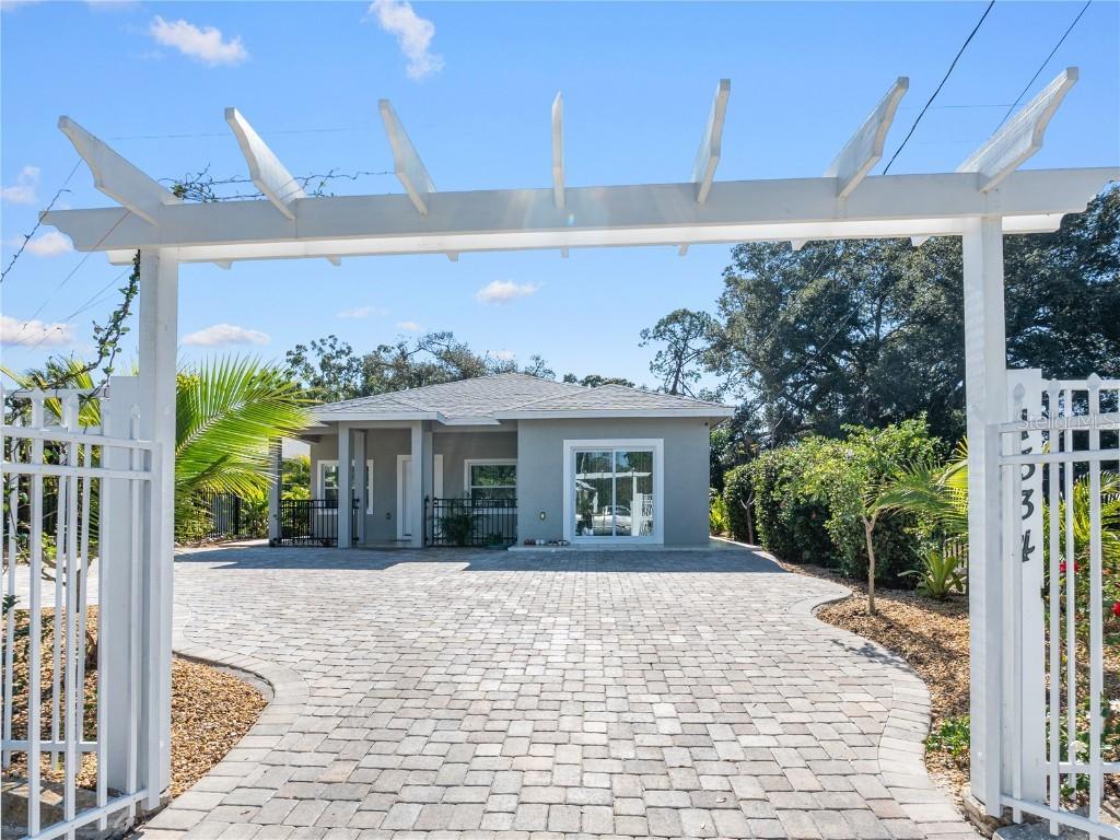 1534 25th St., Sarasota, FL 34234