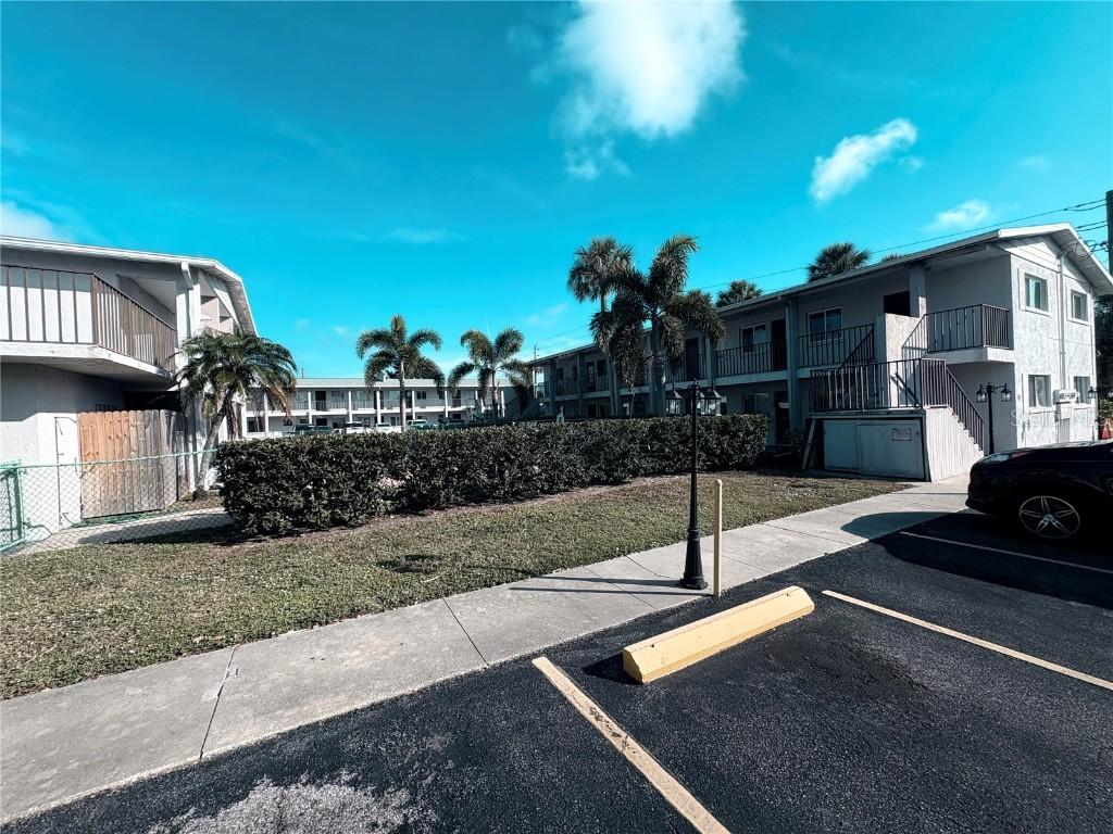 3101 Bee Ridge Rd. #208, Sarasota, FL 34239