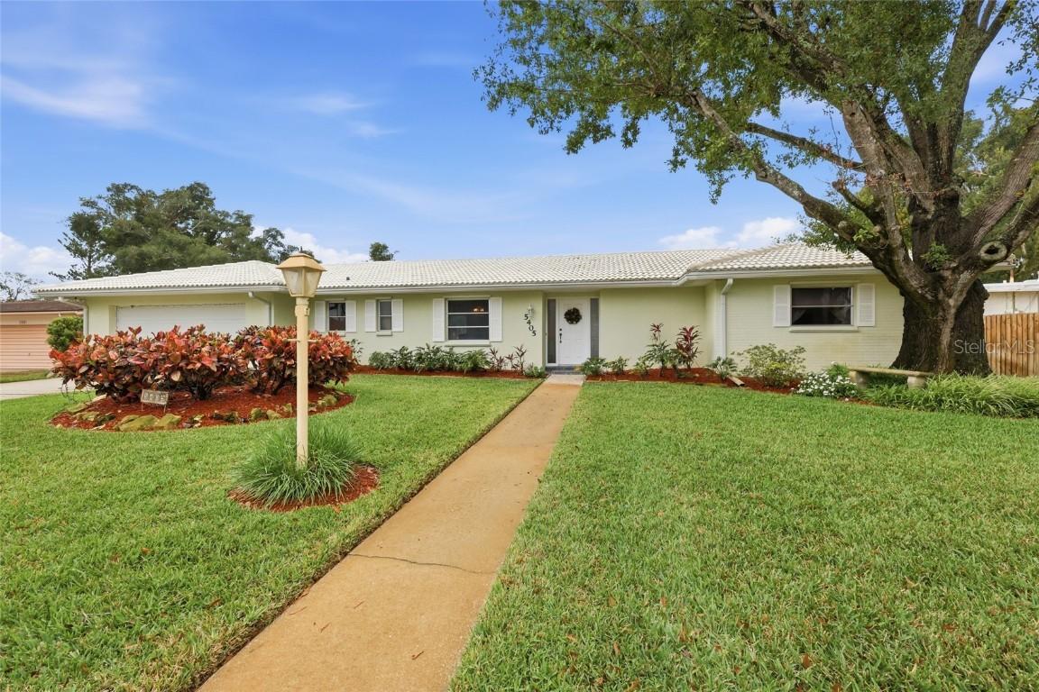 5405 7th Avenue Dr., Bradenton, FL 34209