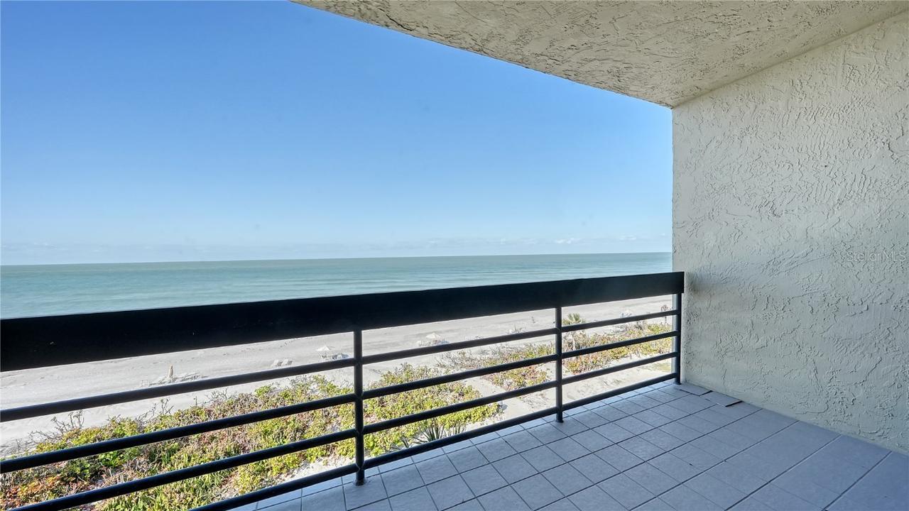 1055 Gulf Of Mexico Dr. #402, Longboat Key, FL 34228