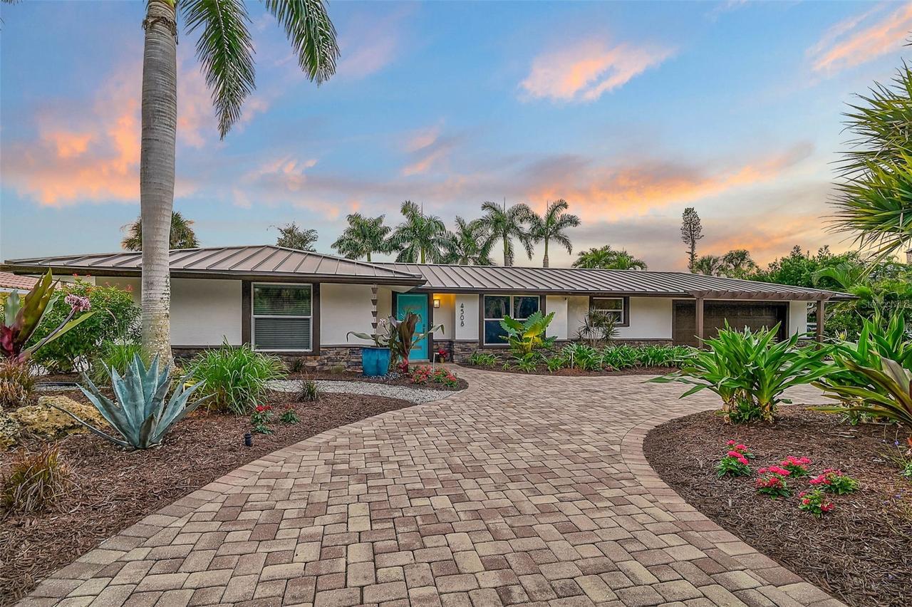 4508 Woodside Rd., Sarasota, FL 34242