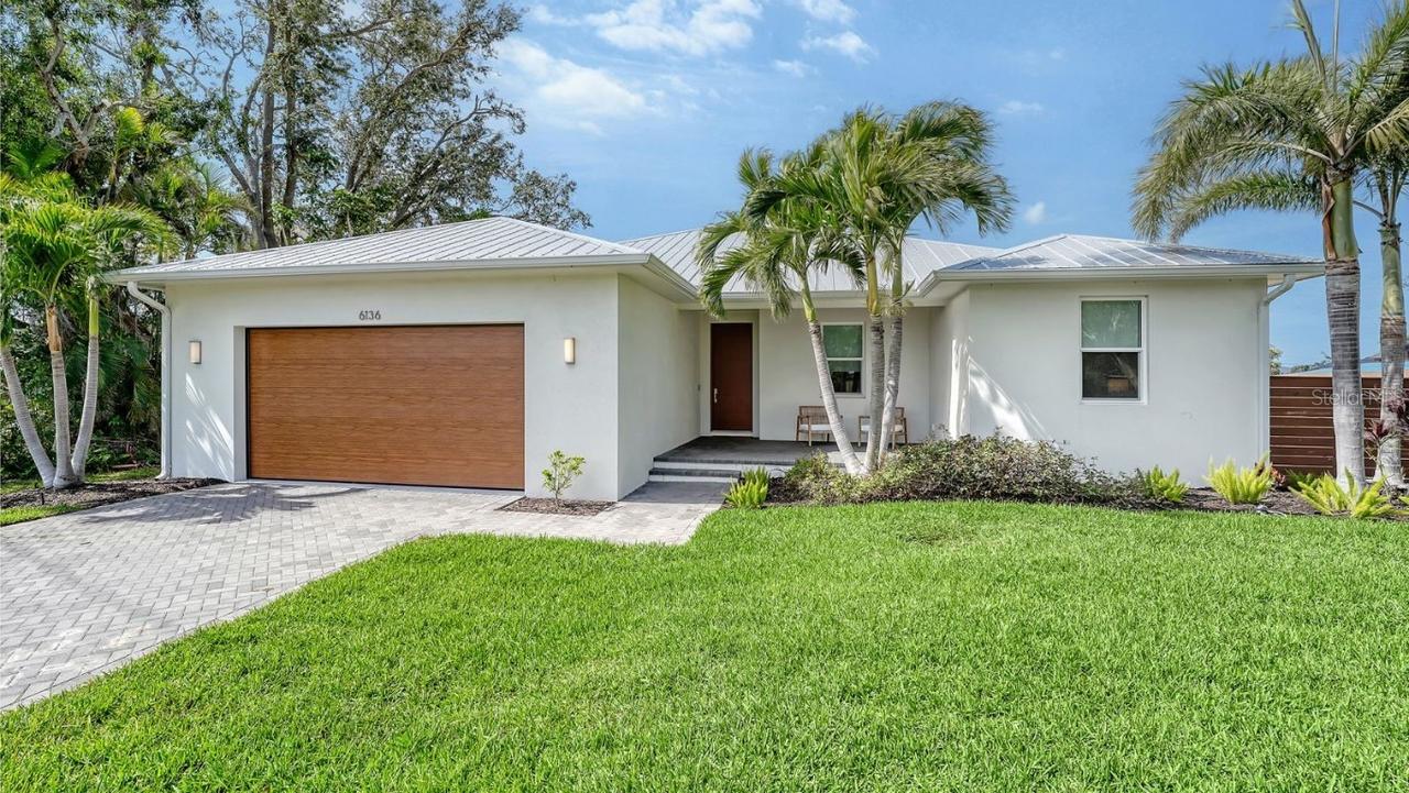 6136 Hollywood Blvd., Sarasota, FL 34231