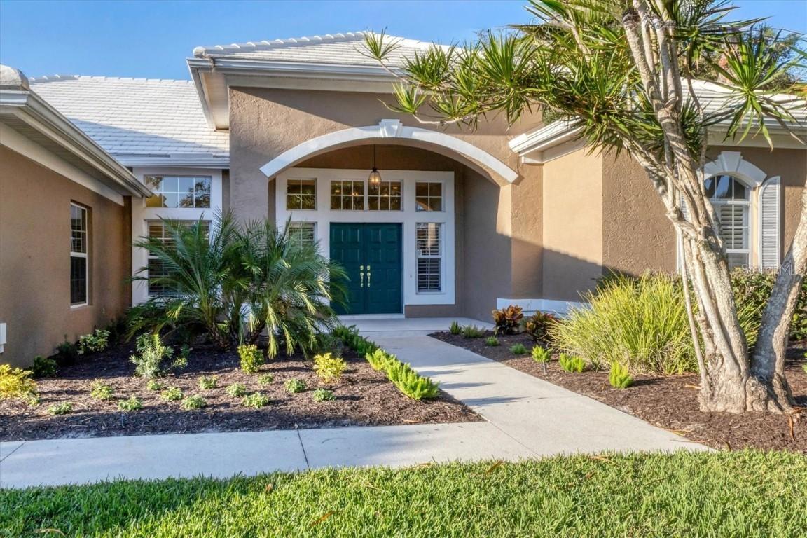 8576 Woodbriar Dr., Sarasota, FL 34238