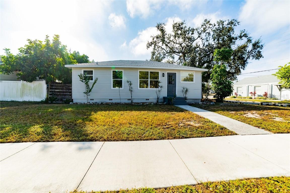 1715 17th Ave., Bradenton, FL 34205