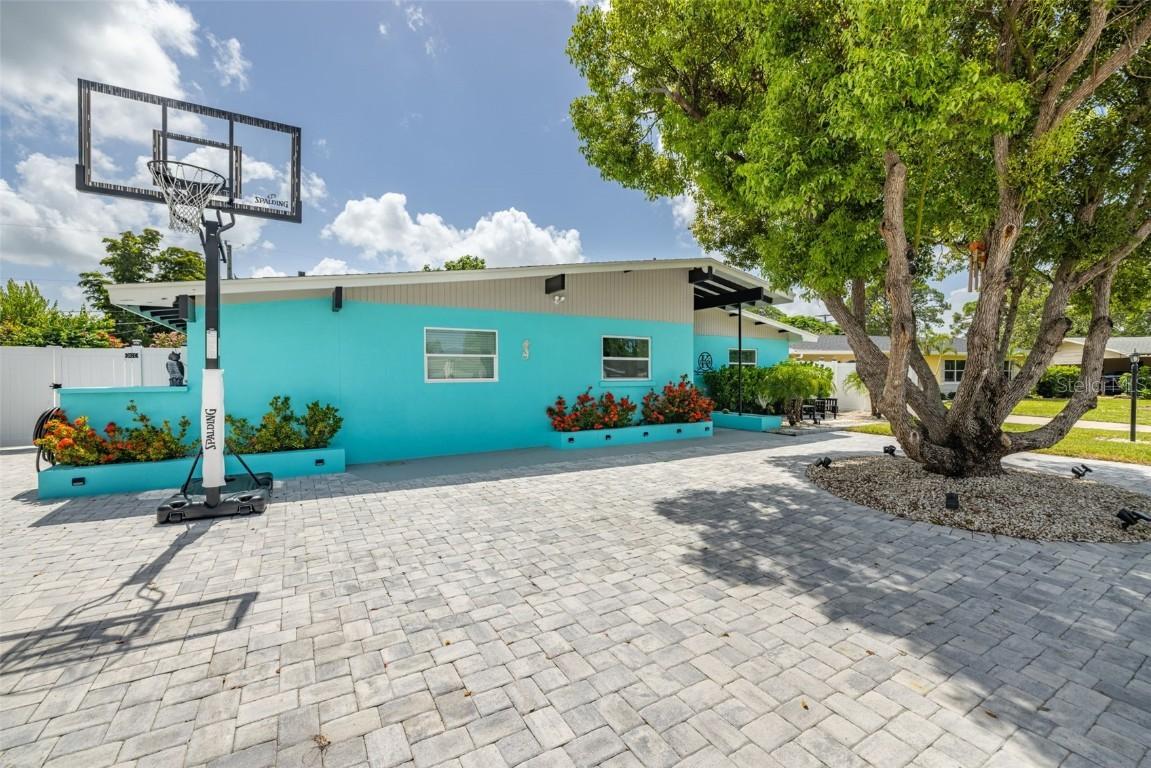 3407 29th St., Bradenton, FL 34205