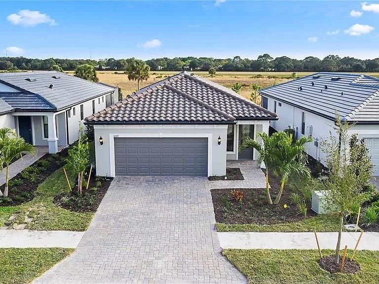 6319 Crested Eagle Ln., Nokomis, FL 34275