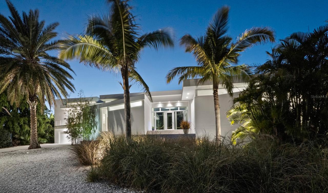 1235 Center Pl., Sarasota, FL 34236